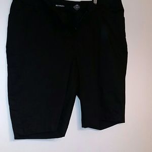 NWT St John's Bay size 18W bermudas